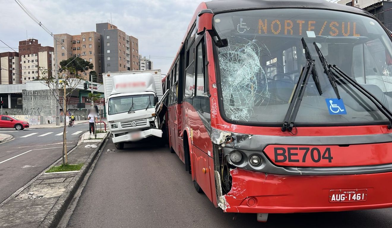 local onde aconteceu o acidente entre caminhão e biarticulado