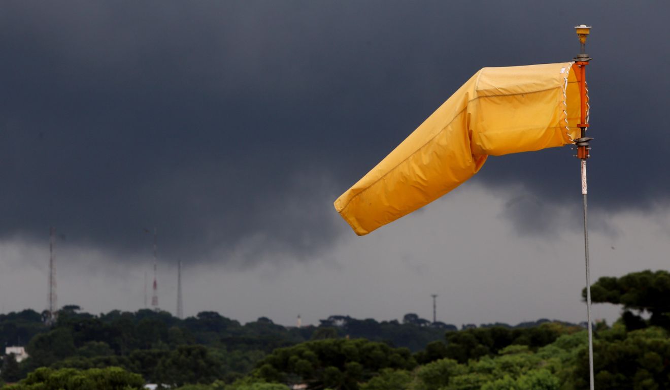 foto do céu nublado para ilustrar alerta amarelo de tempestade no Paraná