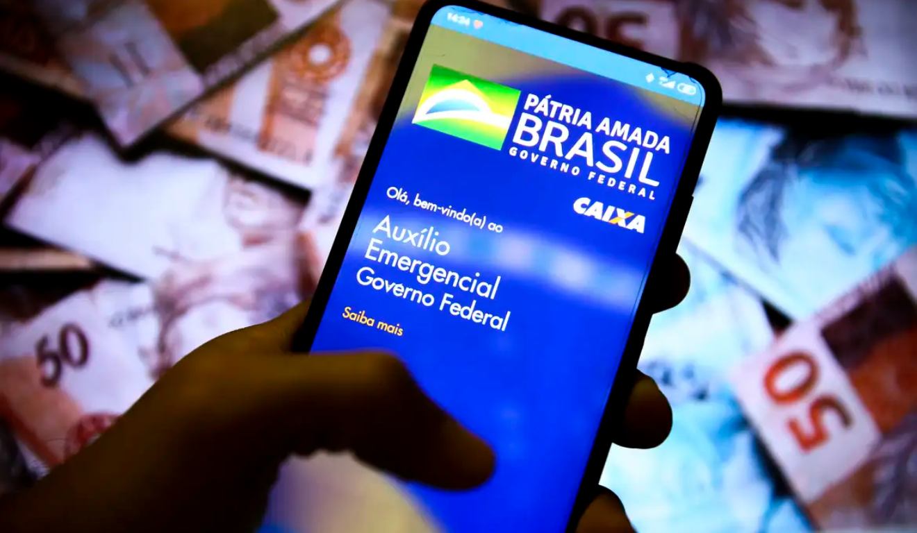 Auxílio Emergencial no celular d eum usuário