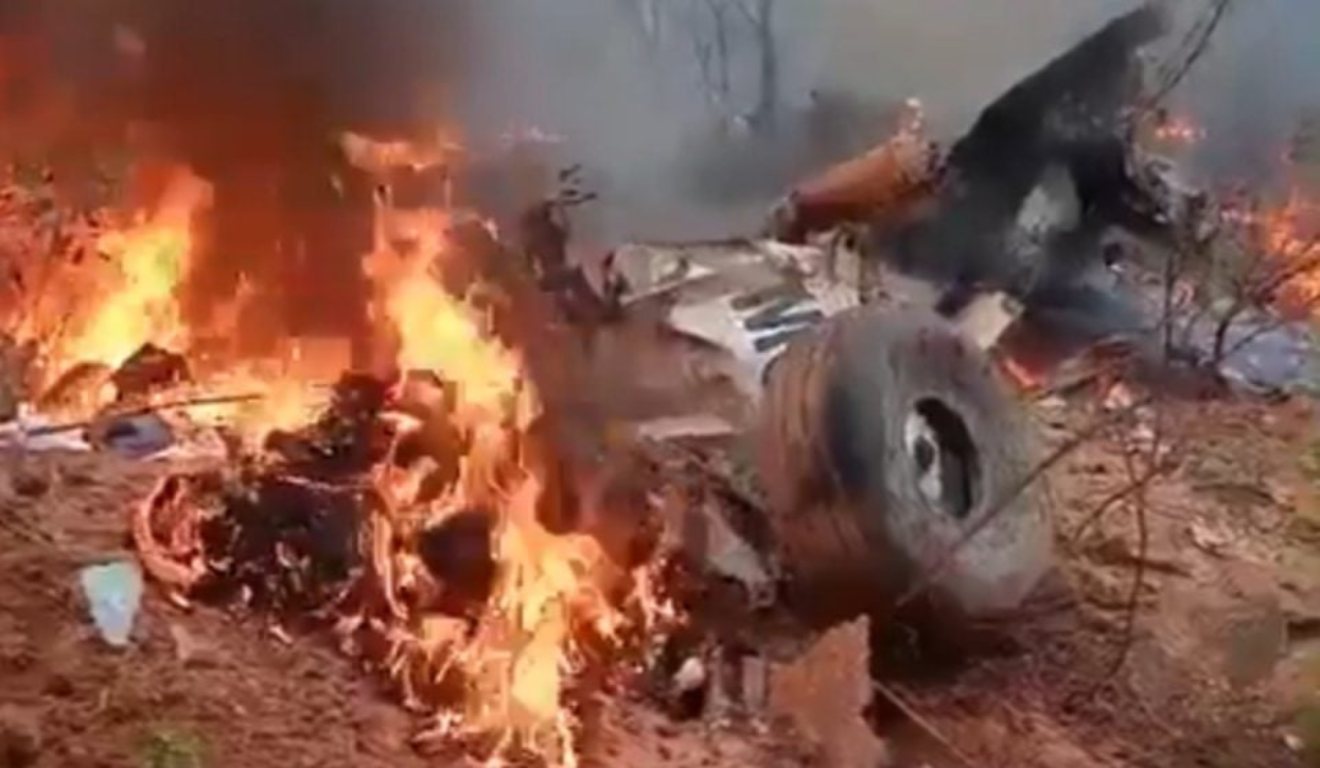 foto de avião destruído no quênia