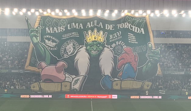 Mosaico da torcida do Coritiba. (Foto: Felipe Valente/ RIC.com.br)