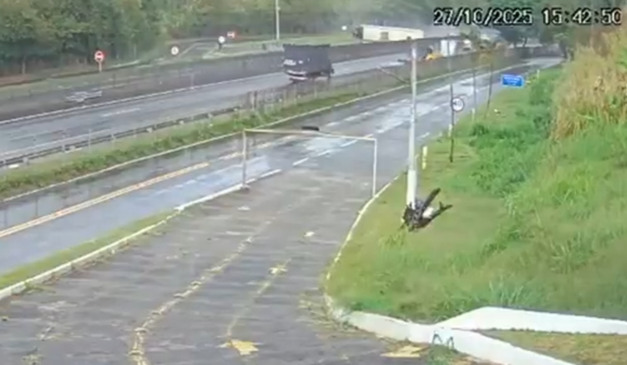 Câmera registrou acidente. (Foto: Reprodução/X/ Venê Casagrande)