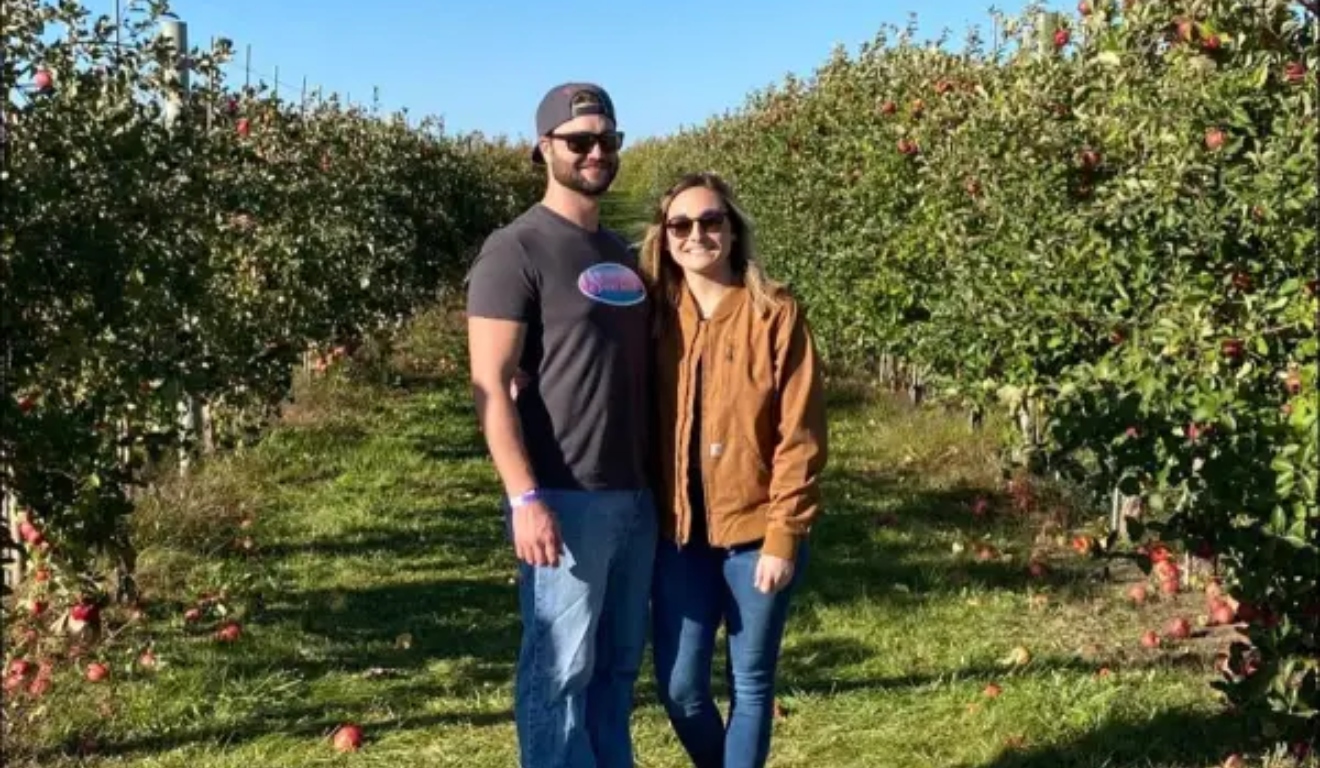 Amigos e parentes disseram que Rachel e Brandon pareciam inseparáveis e compartilhavam o amor por viagens