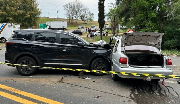 colisão entre carros na br-153