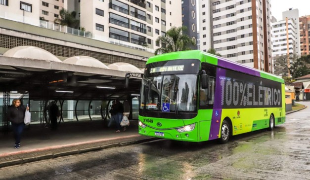 Ônibus do transporte coletivo