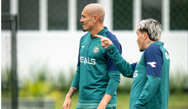 Maicon e Josué estão entre os pendurados. (Foto: JP Pacheco | Coritiba)