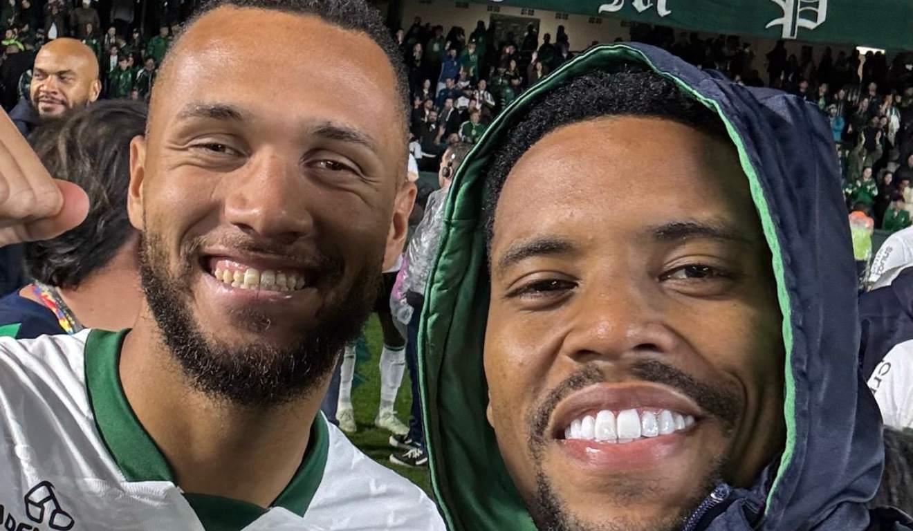 Gustavo Coutinho e Iury Castilho comemoram muito a vitória do Coritiba após o jogo.