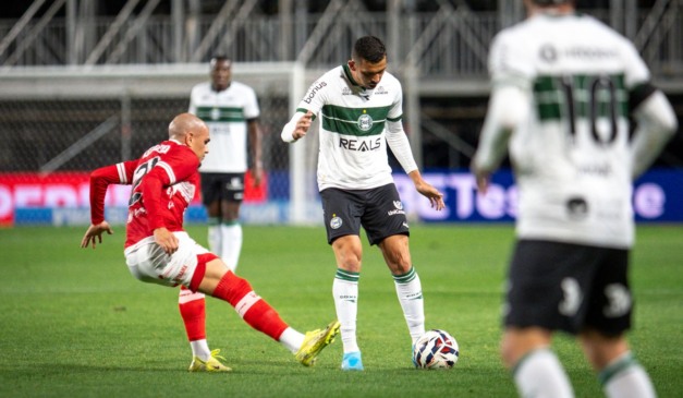 Coritiba e Vila Nova se enfrentaram pela rodada 35 da Série B 2025.