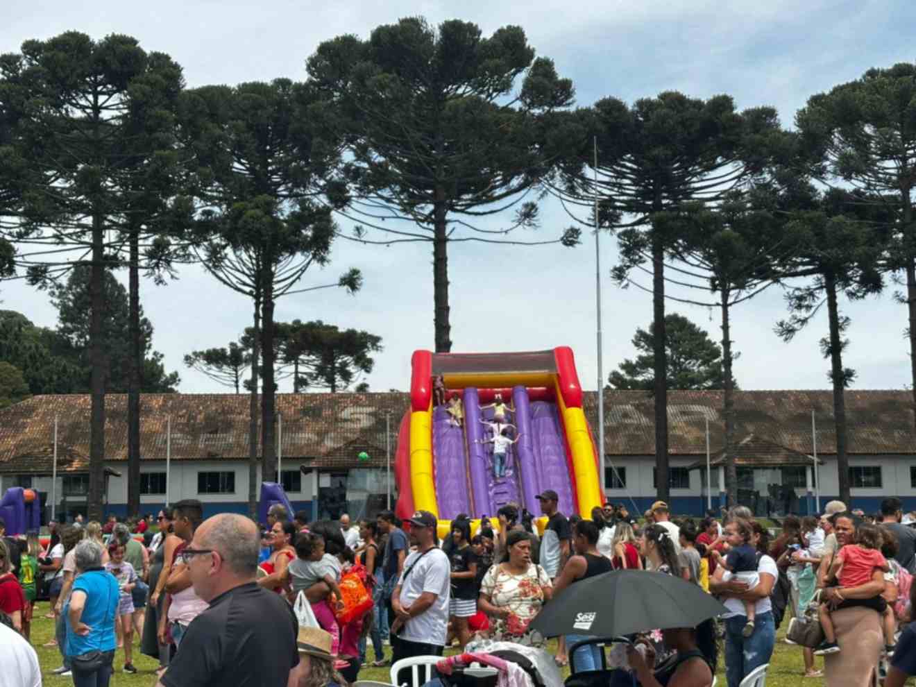 Festa do dia das crianças em frente ao quartel do boqueirão organizada pelo grupo ric