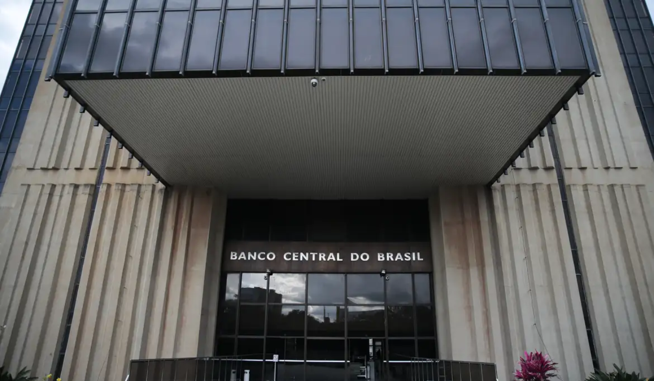 Entenda como funciona o Pix automático. Na imagem, vemos a fachada do Banco Central do Brasil.