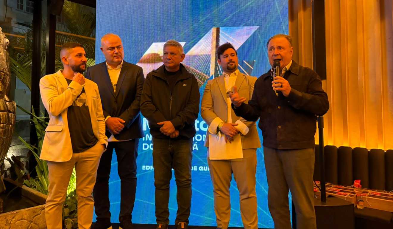 Leonardo Petrelli e Mario Petrelli participando do evento de lançamento da Maratona Internacional do Paraná