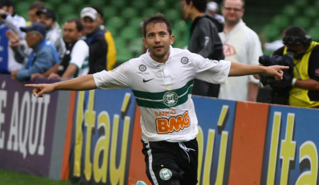 Everton Ribeiro jogou dois anos no Coxa. (Foto: Reprodução/ Arquivo Coritiba)
