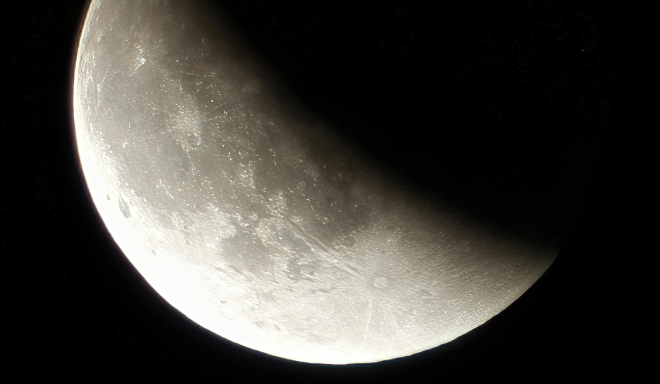 Imagem ilustrativa da lua crescente.