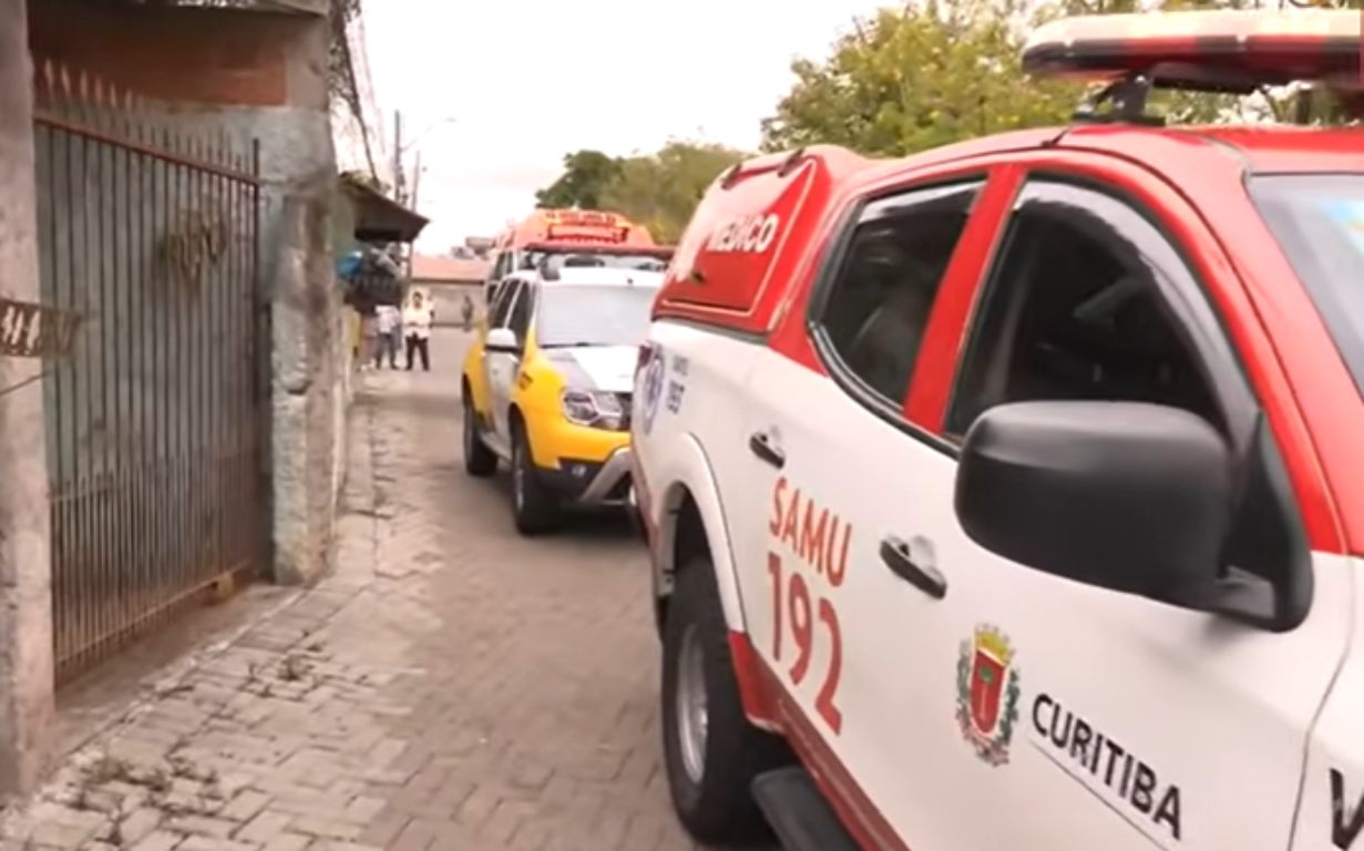 Imagem com viaturas do SIAT E Polícia militar do paraná