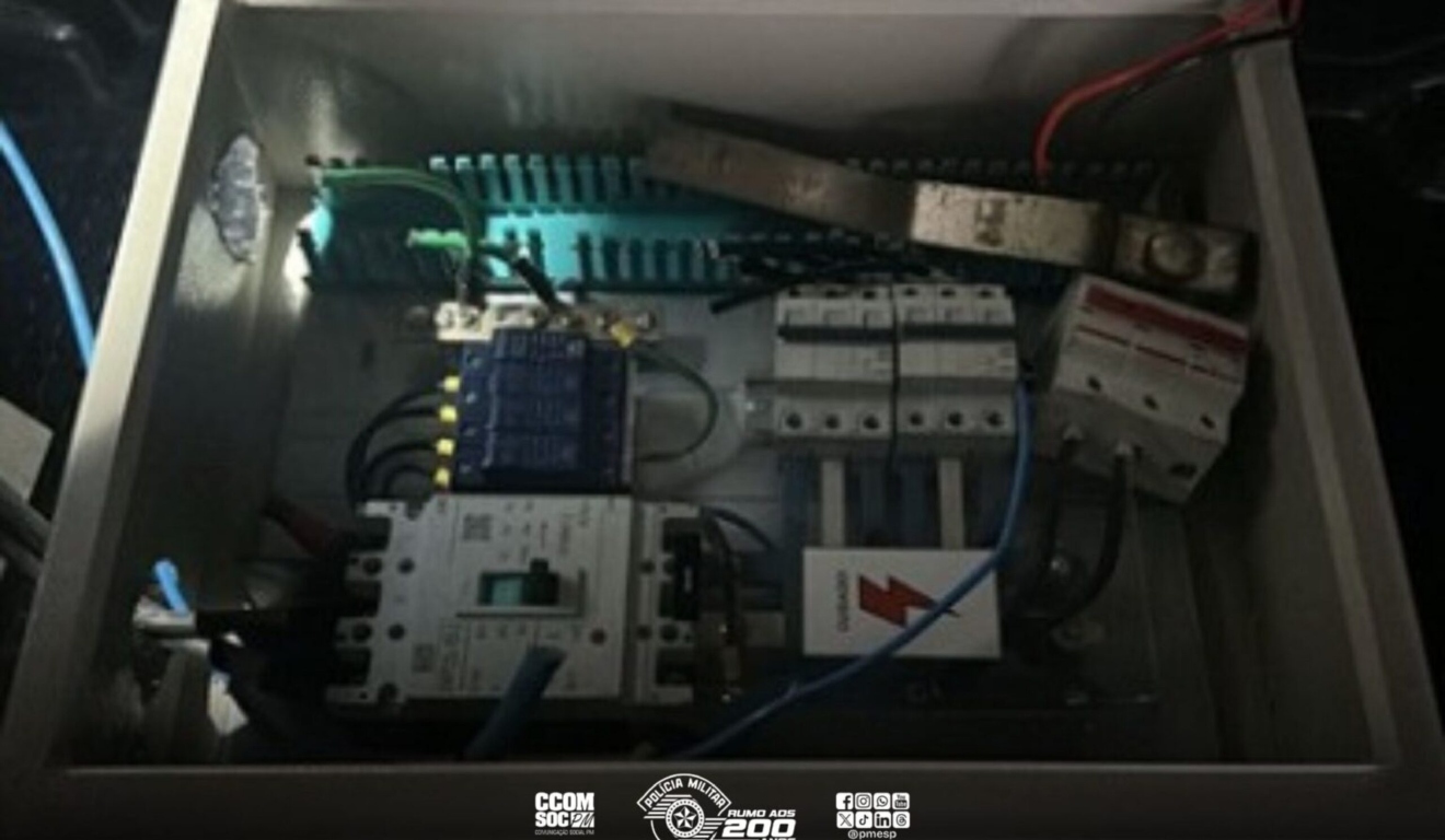 Homem é preso por invadir igreja com uma faca 