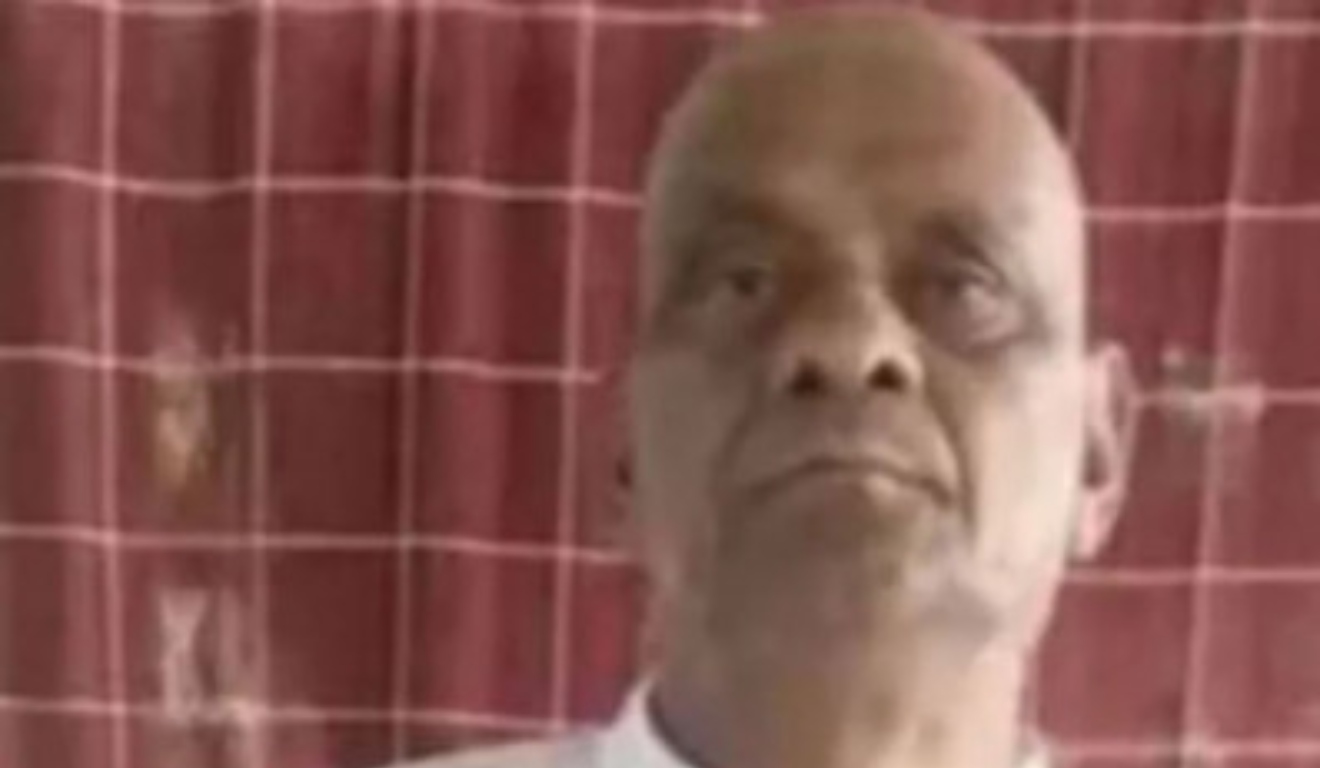 Homem simula própria morte na Índia