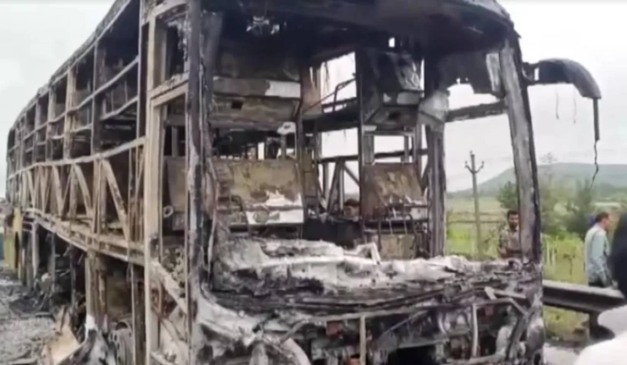 ônibus que pegou fogo na índia