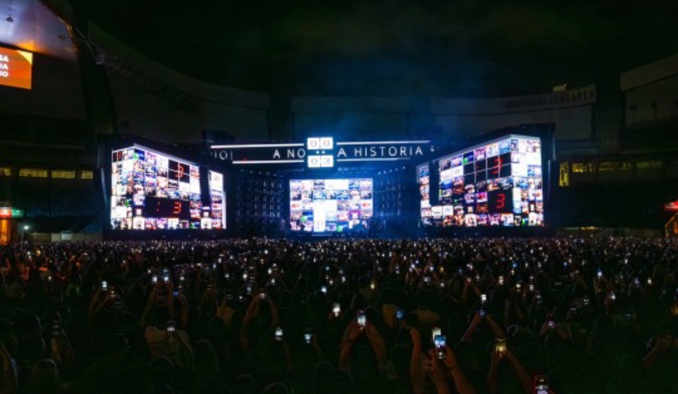Imagem de Jorge e Mateus se apresentando.
