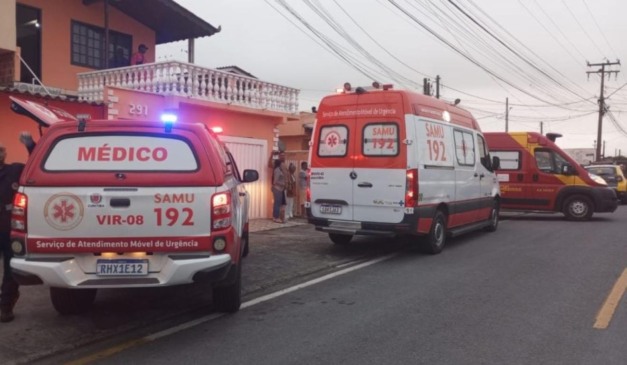 Siate e Samu em local onde jovem foi esfaqueada na frente de criança