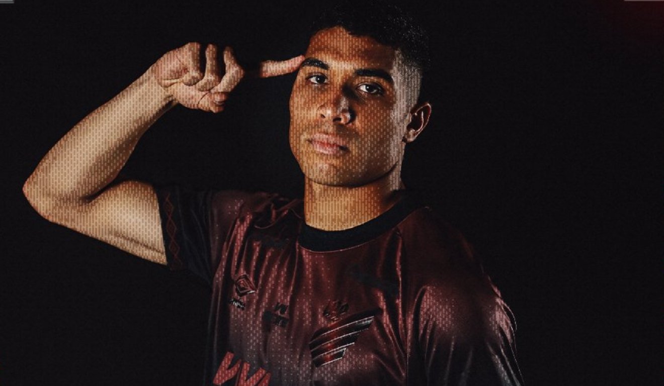 Julimar marcou pelo Athletico no dia da estreia de novo uniforme, contra o Amazonas. (Foto: Divulgação/Athletico)