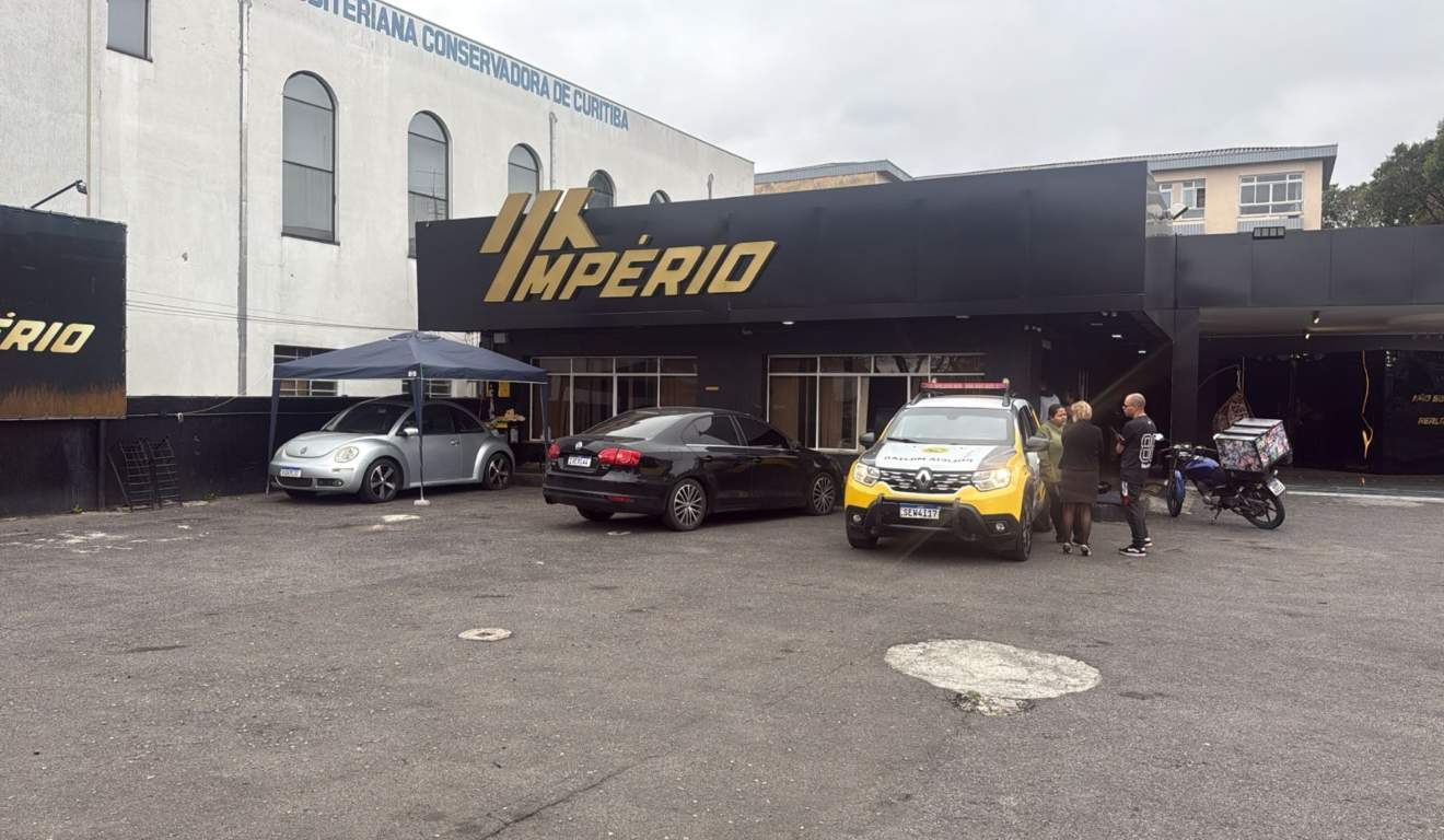 Loja de veículos é abandonada e deixa clientes e funcionários sem respostas