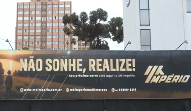 MK Império Multimarcas, localizada na Avenida Presidente Kennedy, no bairro Parolin, em Curitiba