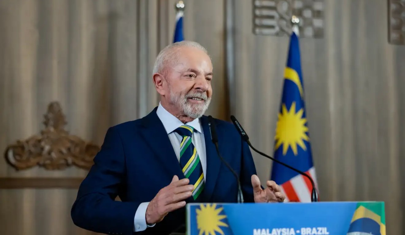 Lula em palanque na Malásia