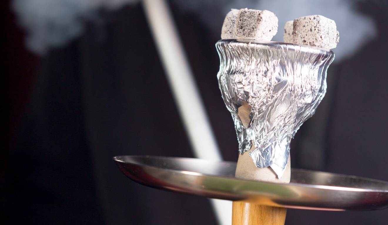 Mãe queimou a filha com narguilé e foi presa