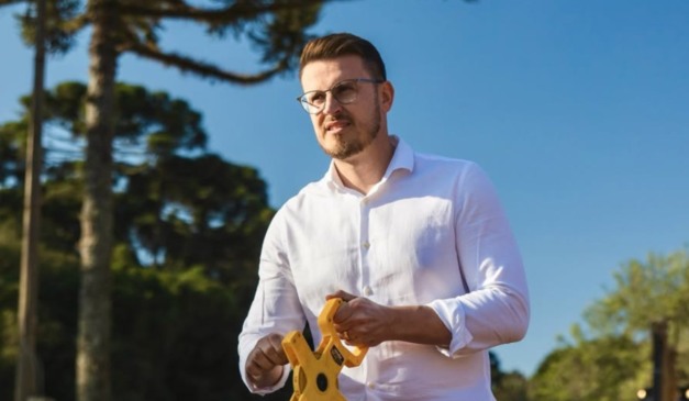 Marco Marcondes em uma obra em Fazenda Rio Grande