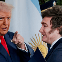 Presidente dos EUA, Donald Trump, recebe o presidente da Argentina, Javier Milei, na Casa Branca em Washington 14 de outubro de 2025