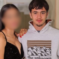 Bryan Damazo de Santana Pinto ao lado da namorada