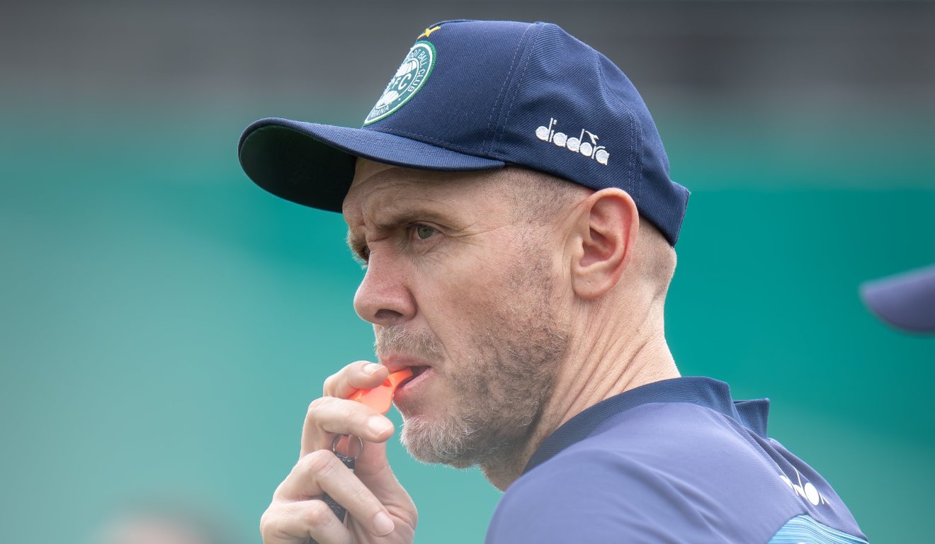Técnico Mozart, do Coritiba, no treino de sexta-feira (17) antes do Atletiba.