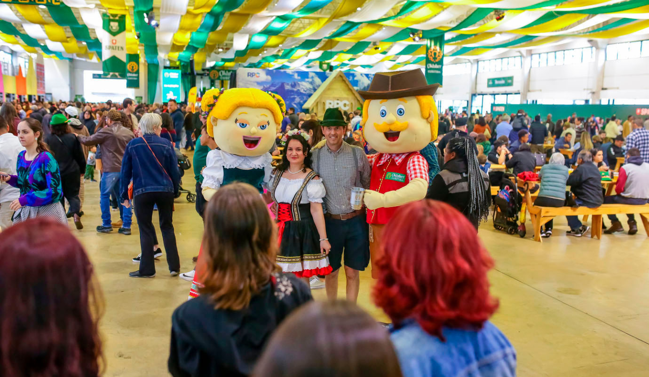 Imagem de Fritz e Frida, símbolos da Oktoberfest.