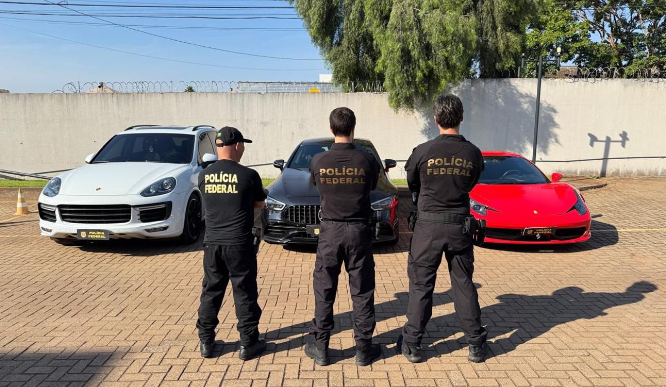 carros de luxo apreendidos durante operação onde secretário de maringá foi alvo