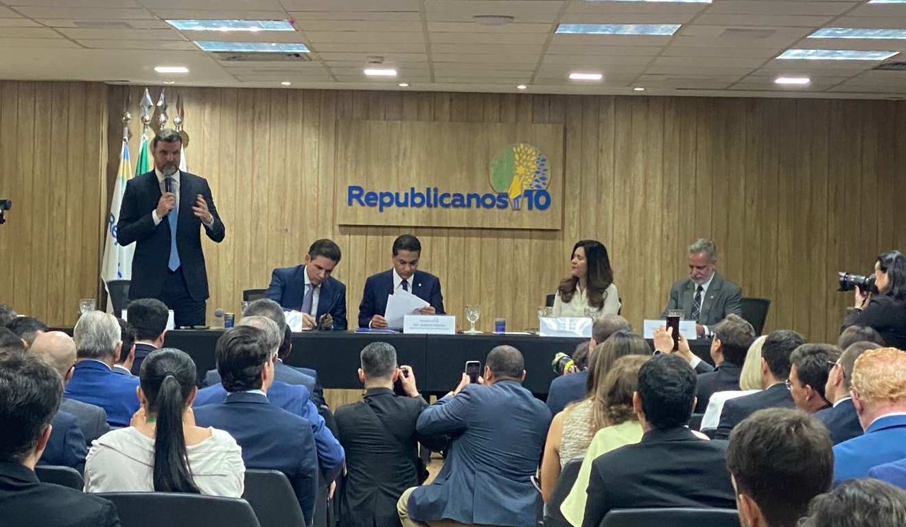 Pedro Lupion em discurso na filiação do Republicanos