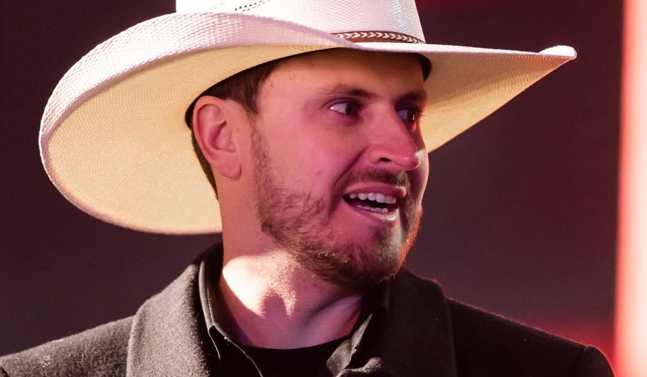 Prefeito de Fazenda Rio Grande, Marco Marcondes, durante festa no município