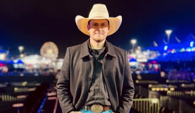 Prefeito Marco Marcondes durante festa de Fazenda Rio Grande