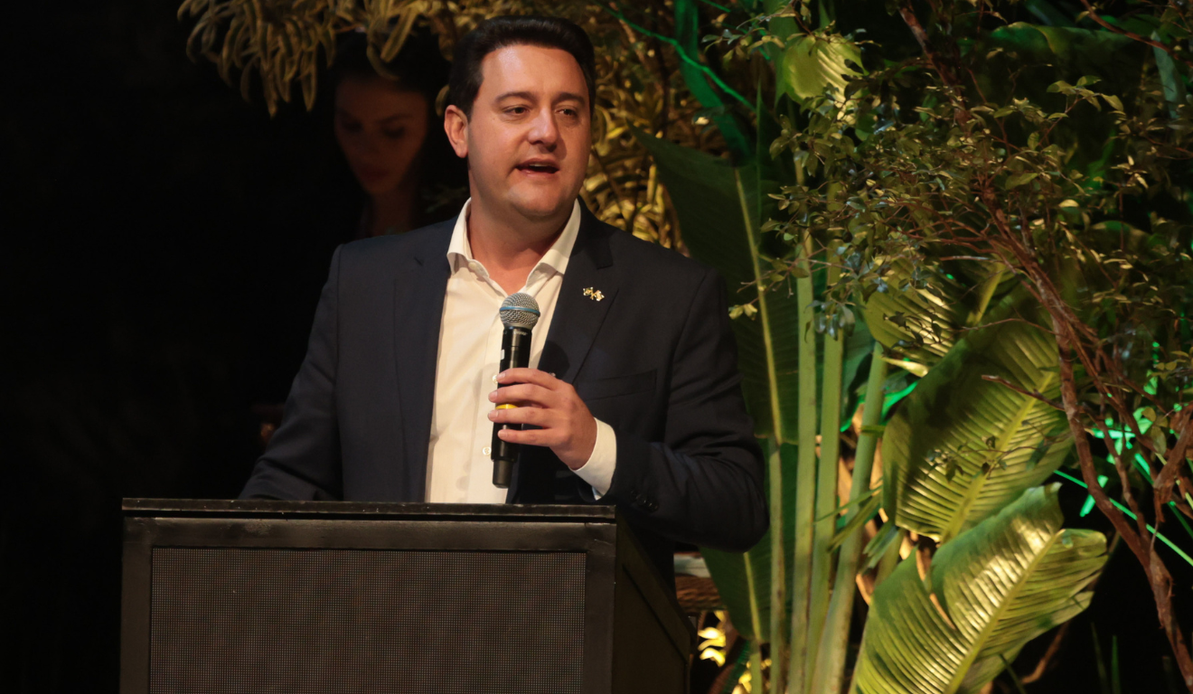 Ratinho Jr durante discurso