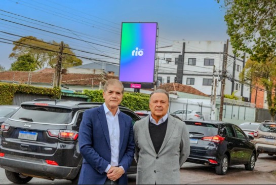 Alex Kaiser e Leonardo Petrelli: Ric OOH tem cerca de 240 pontos de divulgação em locais estratégicos de Curitiba, RM, Litoral e Maringá (Foto: Marcus Vinicius)