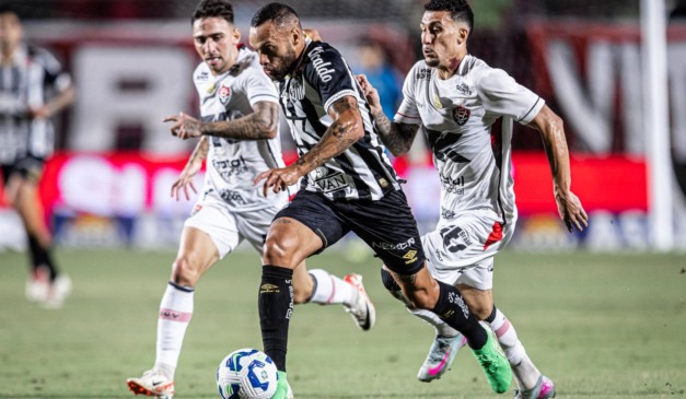 No primeiro turno o Santos venceu o Vitória por 1x0.