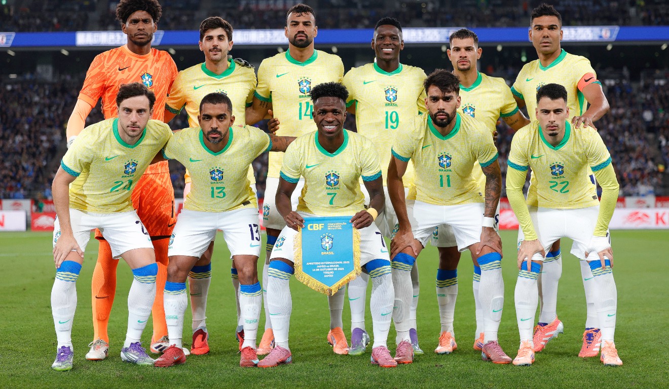 Jogadores do Brasil antes do jogo com o Japão