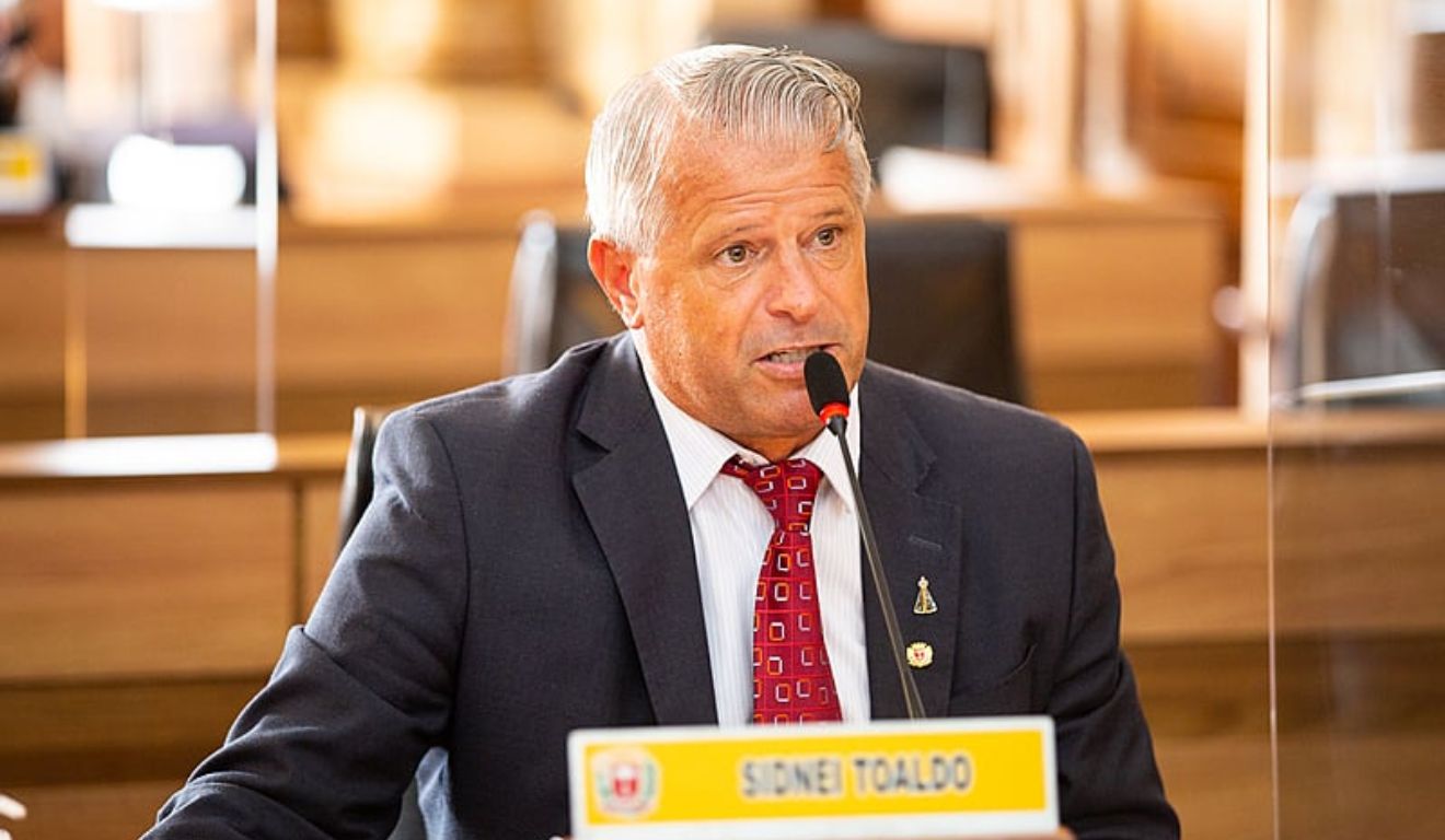 Sidnei Toaldo em sessão na Câmra de Curtiiba