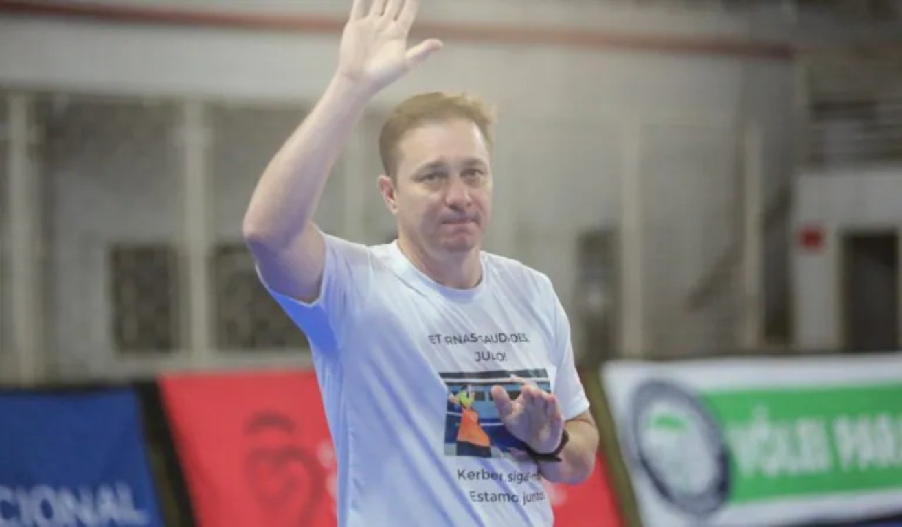 foto do treinador andre van sand