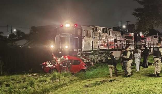 local onde o trem arrastou o carro em pinhais