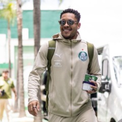 Vitor Roque, um dos destaques do Palmeiras, no embarque para o Equador. (Foto: Redes Sociais/Palmeiras)