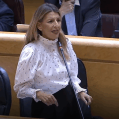 Yolanda Díaz durante sessão no Senado da Espanha