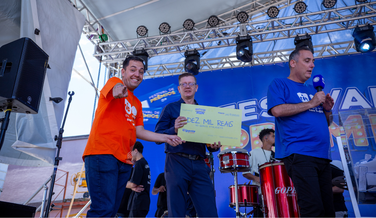 entrega de prêmios durante a 2ª edição do Festival de Prêmios, da Ric RECORD