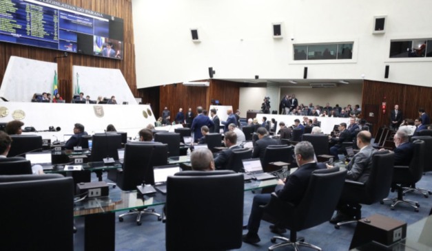 Plenário da Alep: Assembleia 'engavetou' projeto que aumentaria as custas cartoriais no Paraná