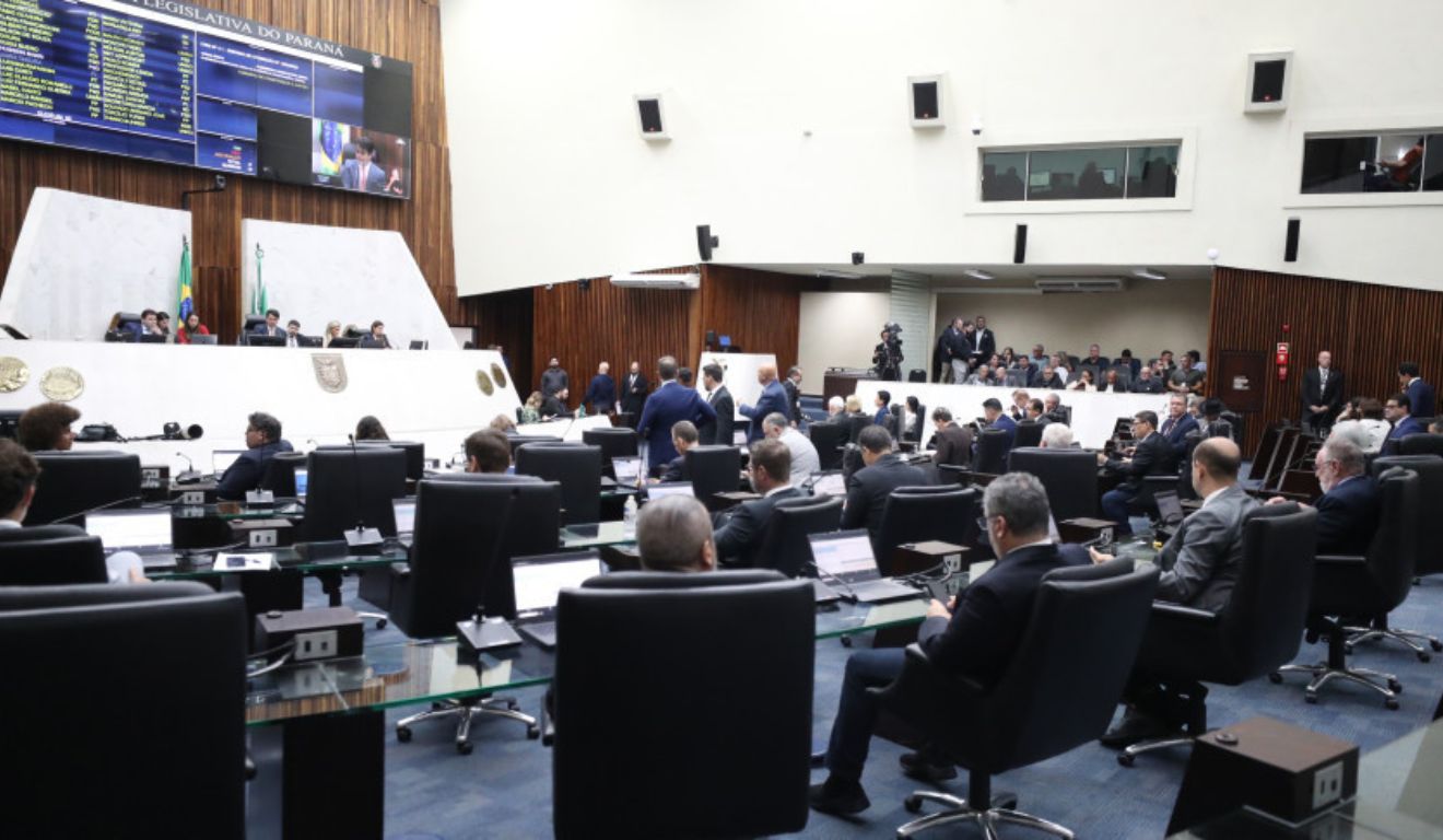 Plenário da Alep: Assembleia 'engavetou' projeto que aumentaria as custas cartoriais no Paraná