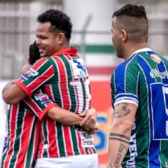 Bill, ex-Coritiba, comemora gol na Suburbana